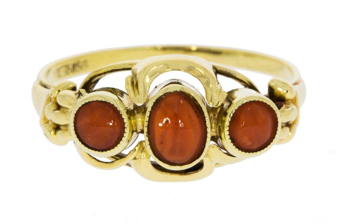 14 karaat gouden vintage ring gezet met Bloedkoraal - 18,8