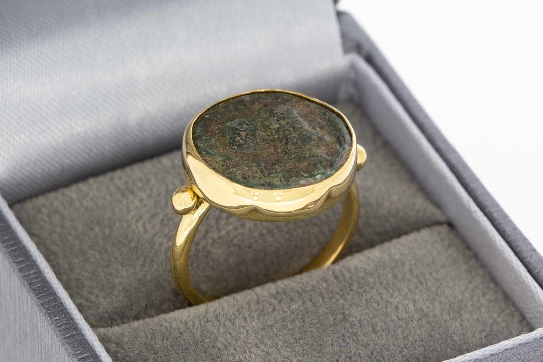 22 Karaat gouden geel ring gezet met Antieke Penning