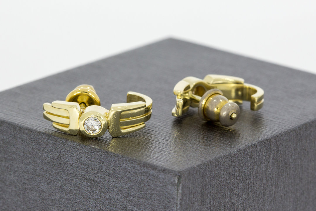 14 Karaat gouden oorstekers met briljant geslepen Diamant