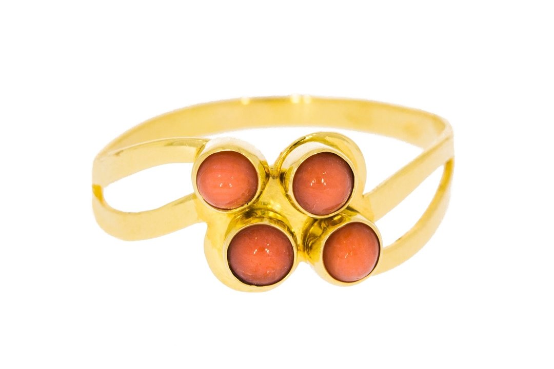 14 Karaat gouden Vintage ring met Bloedkoraal - 16,9