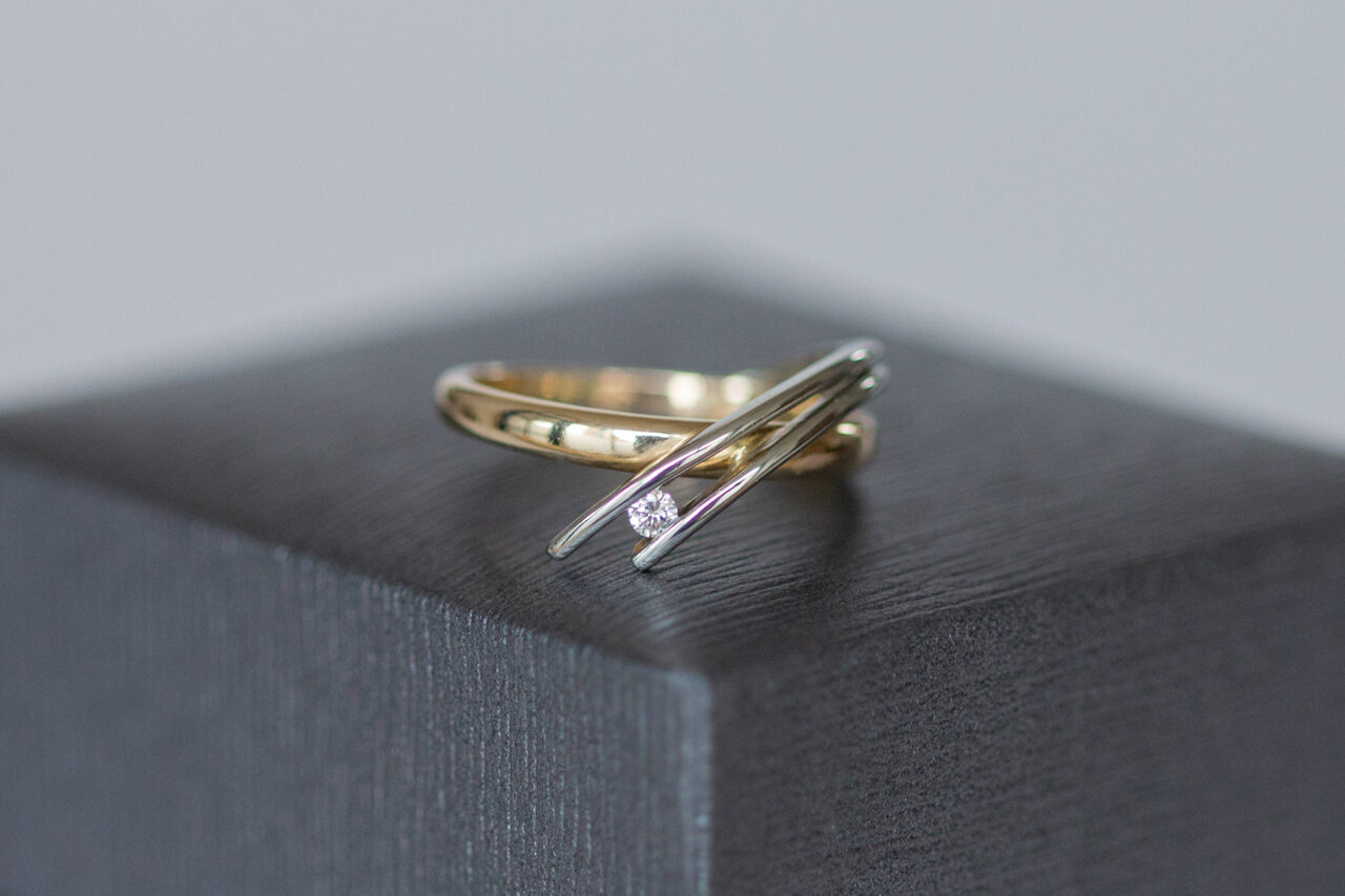 14 Karaat bicolor gouden slagring met Diamant - 15,2 mm