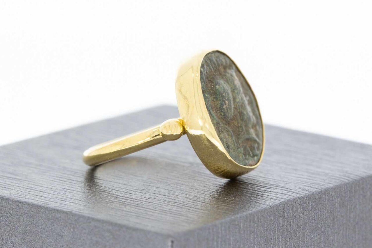 22 Karaat gouden Retro ring met Antieke Penning - 17,2 mm