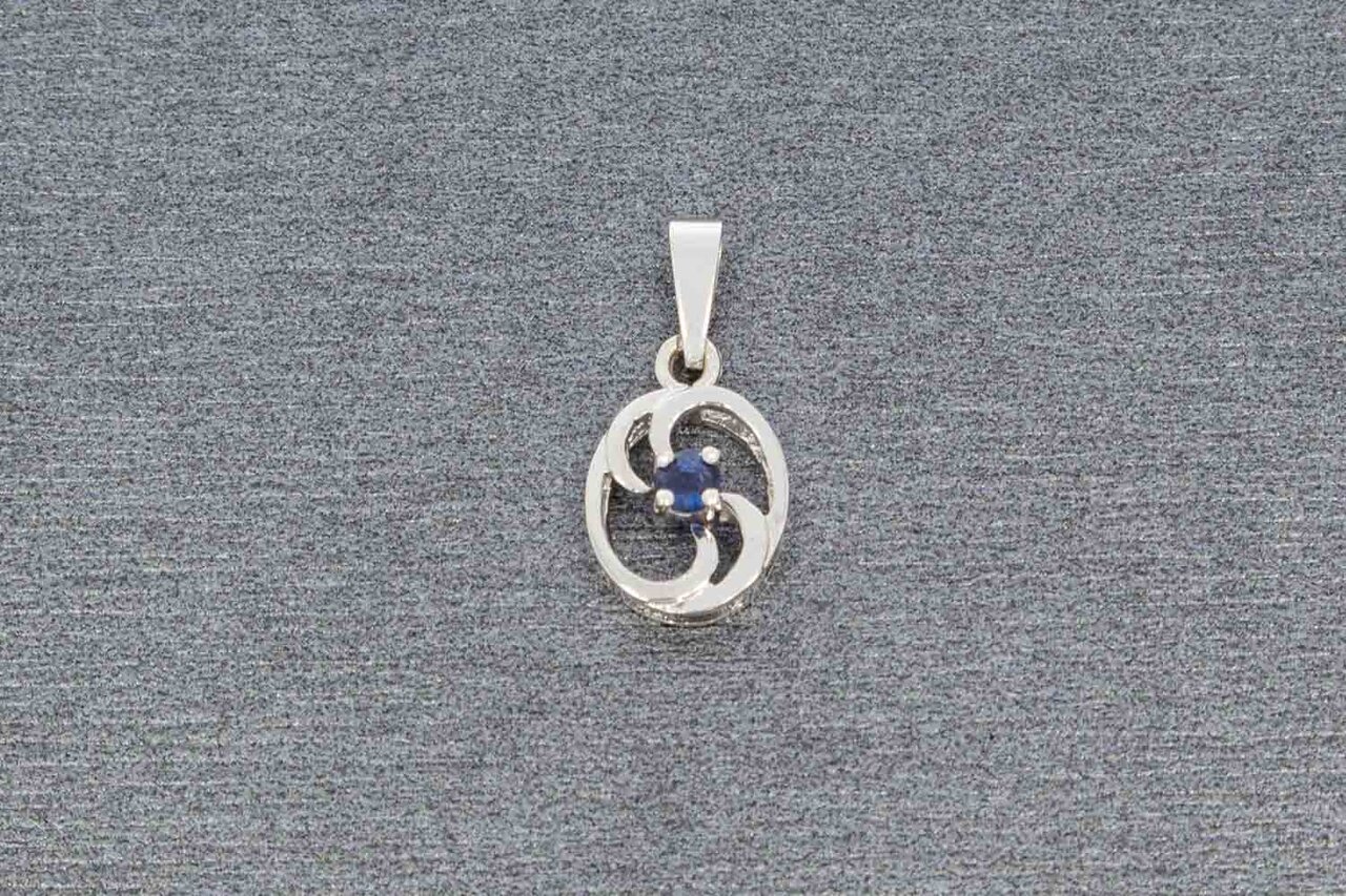14 Karaat witgouden hanger met blauwe Saffier