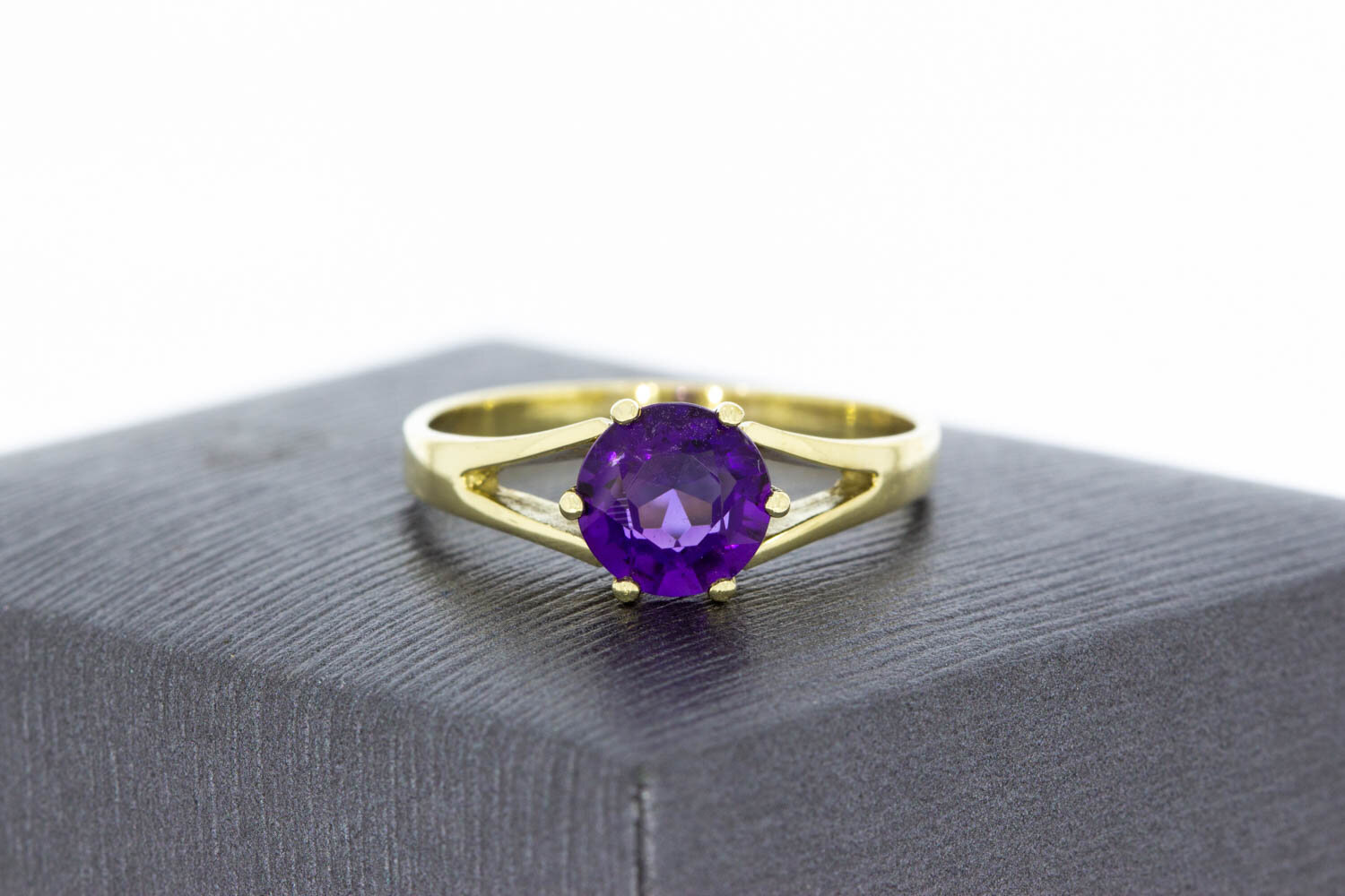 14 Karaat gouden Vintage Amethyst ring - 17,9 mm