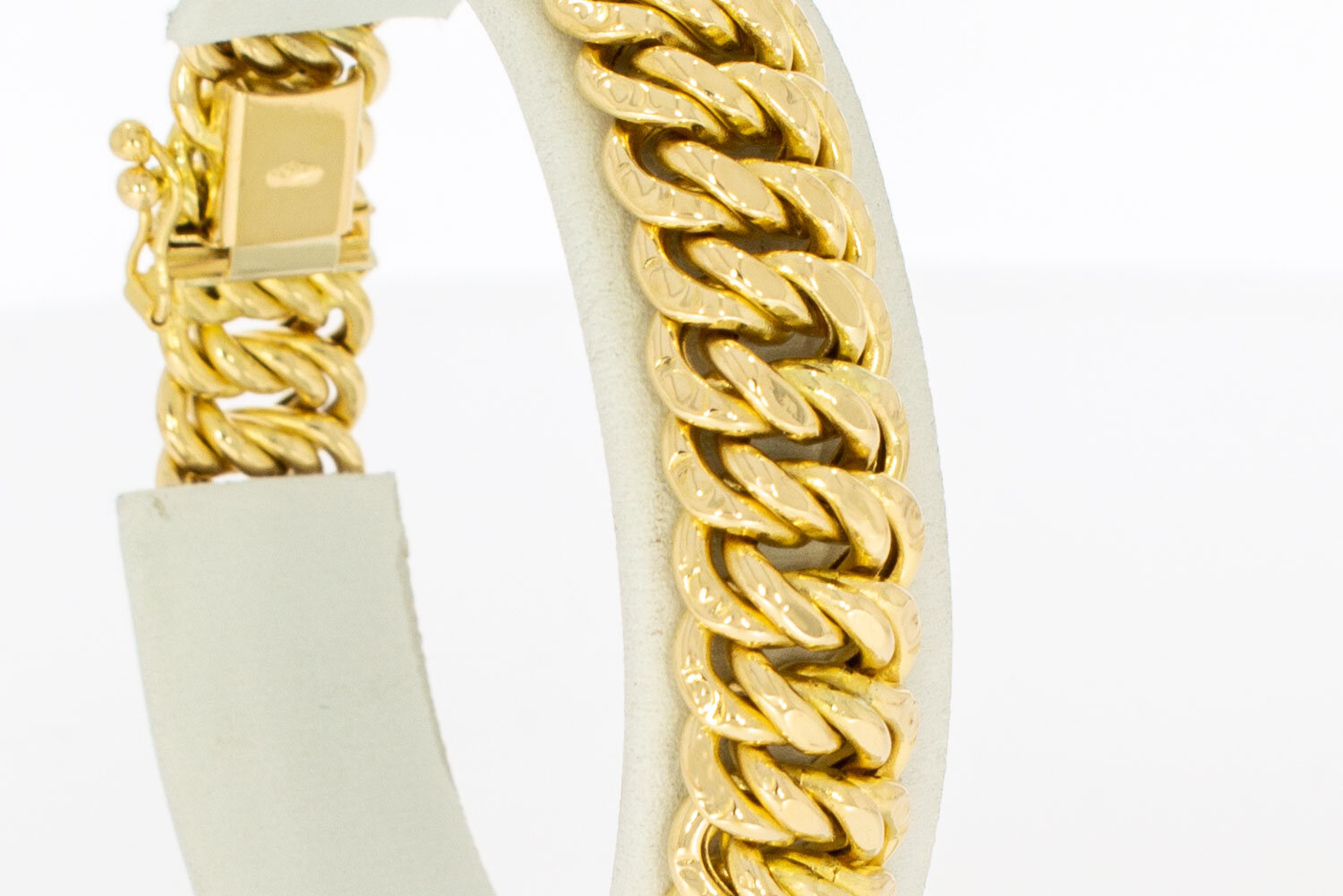 18 karaat gouden gevlochten armband - 19 cm