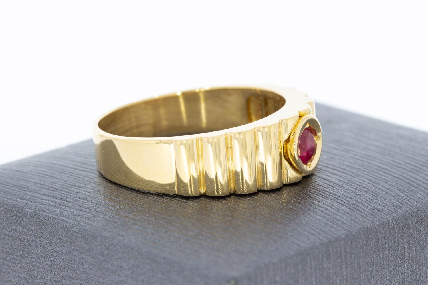 18 Karaat gouden ring met Robijn - 20,5 mm