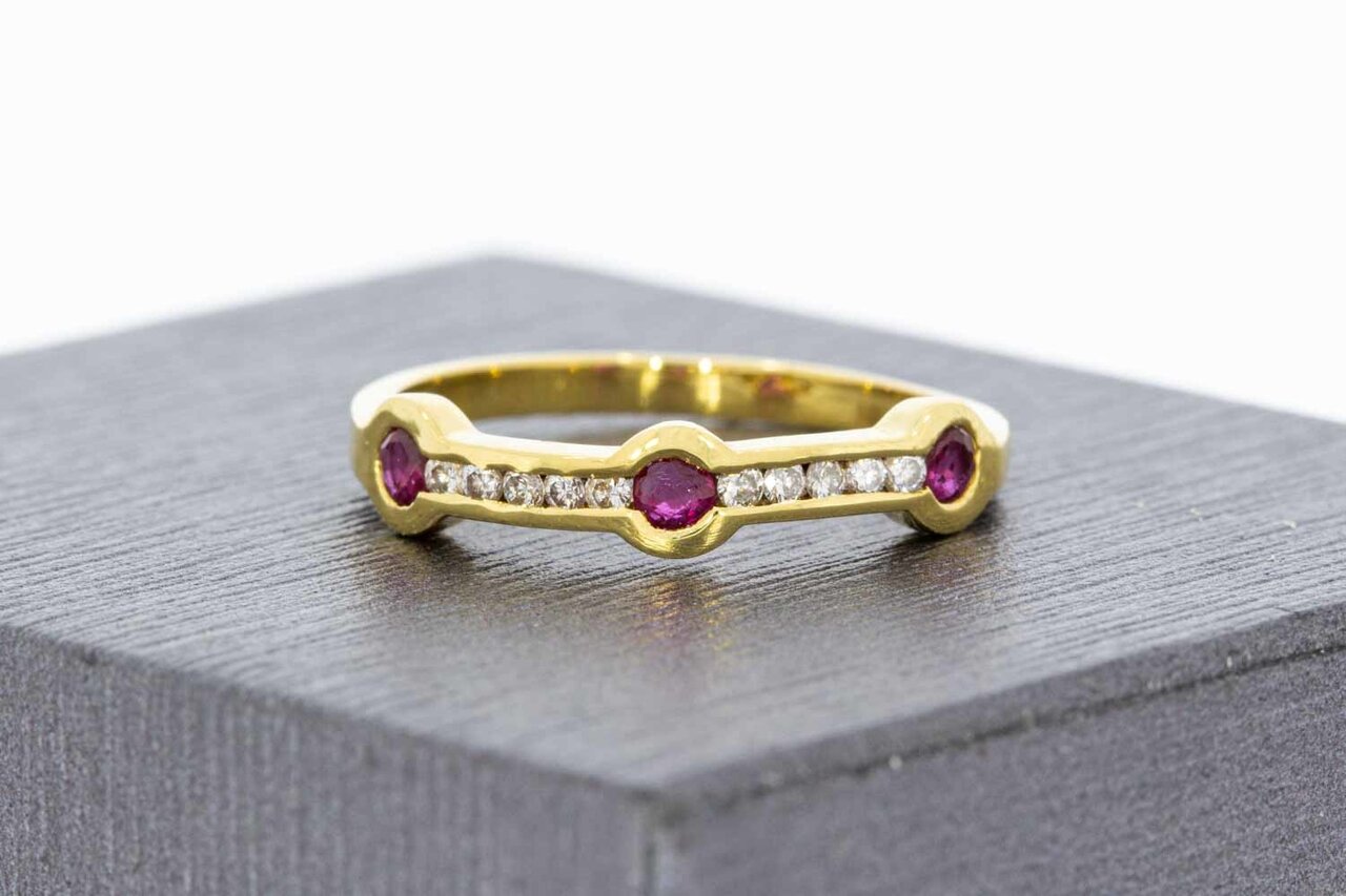 Gouden Robijn ring met Diamant 18 Karaat - 16,8 mm