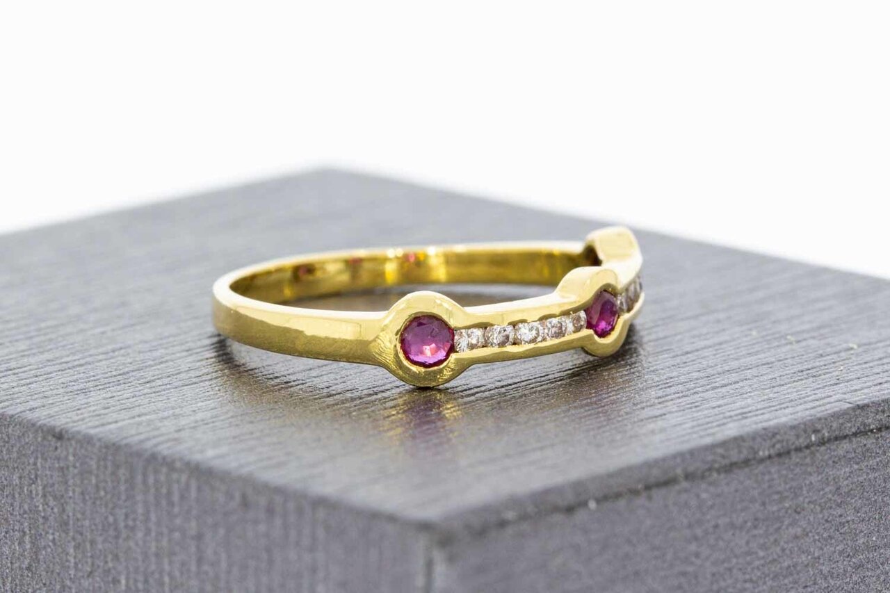 Gouden Robijn ring met Diamant 18 Karaat - 16,8 mm