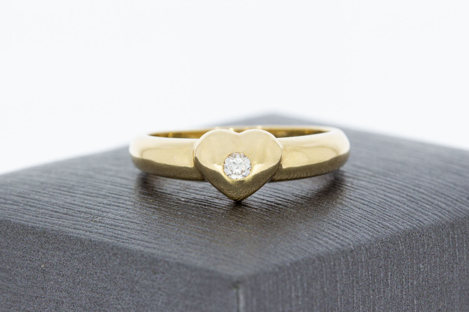 14 karaat  gouden ring met hartje - 17,6 mm