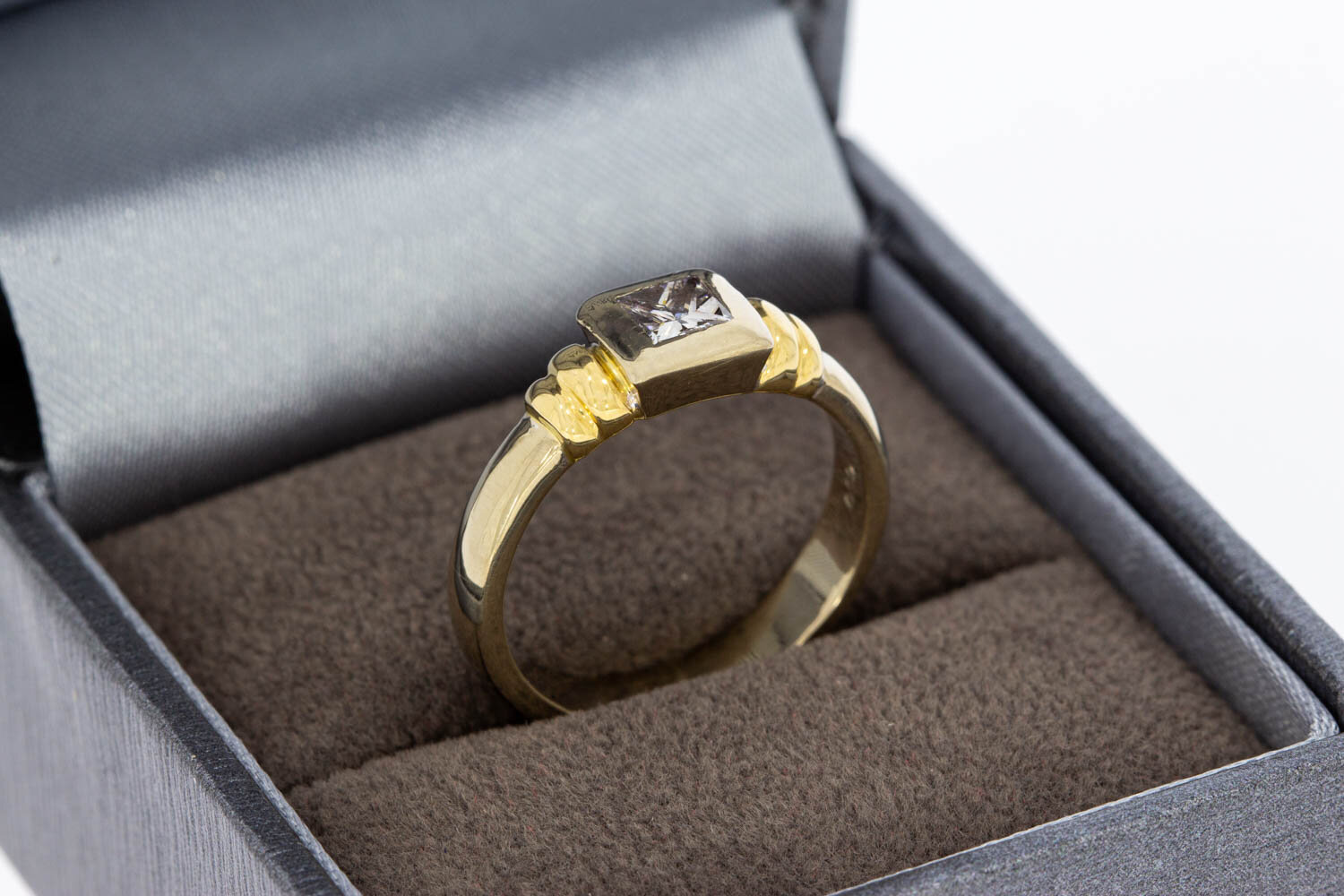 18 karaat gouden Solitaire Diamantring - 16,9 mm