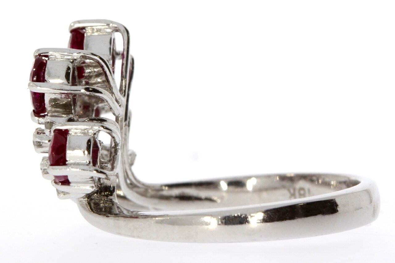 18 Karaat gouden Robijn Ring met Diamant - 17,1