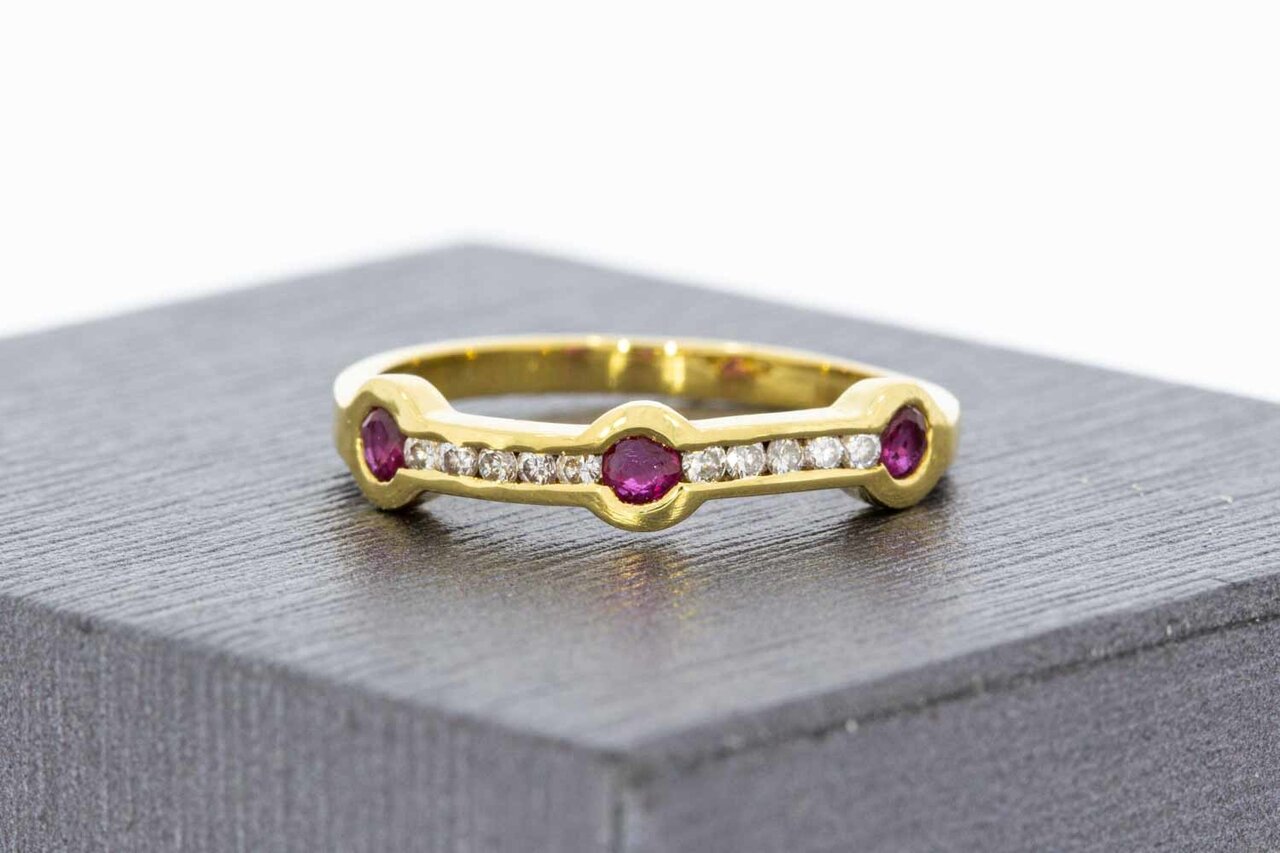 Robijn ring met Diamant 18 Karaat - 16,8 mm