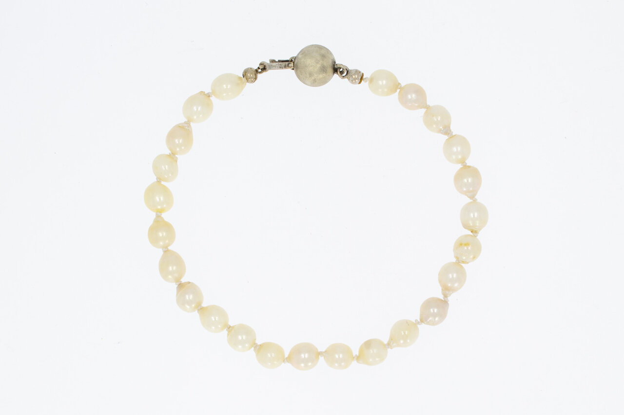 Parel armband met witgouden sluiting