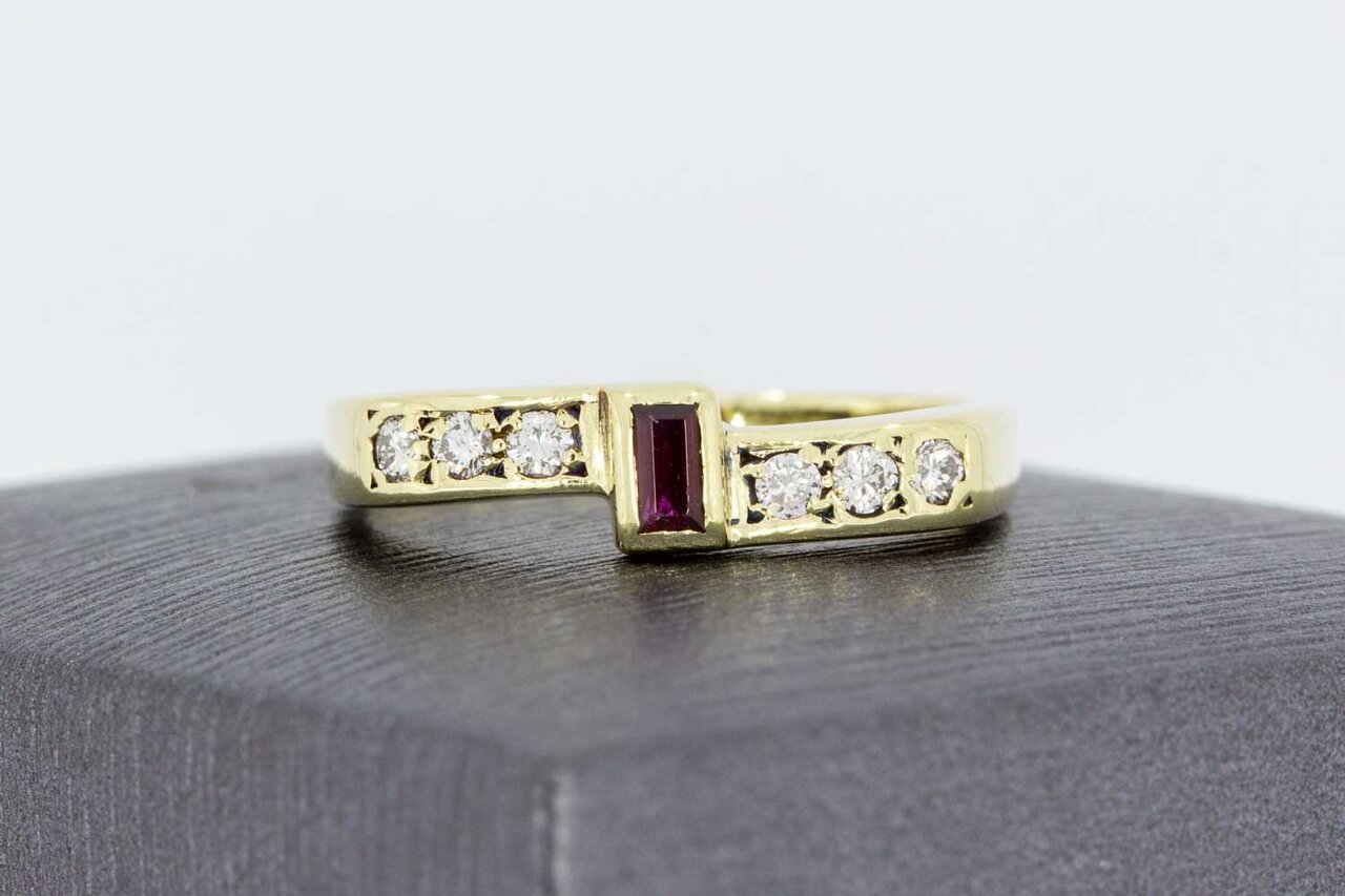 14 karaat Robijn ring met Diamant - 17,6 mm