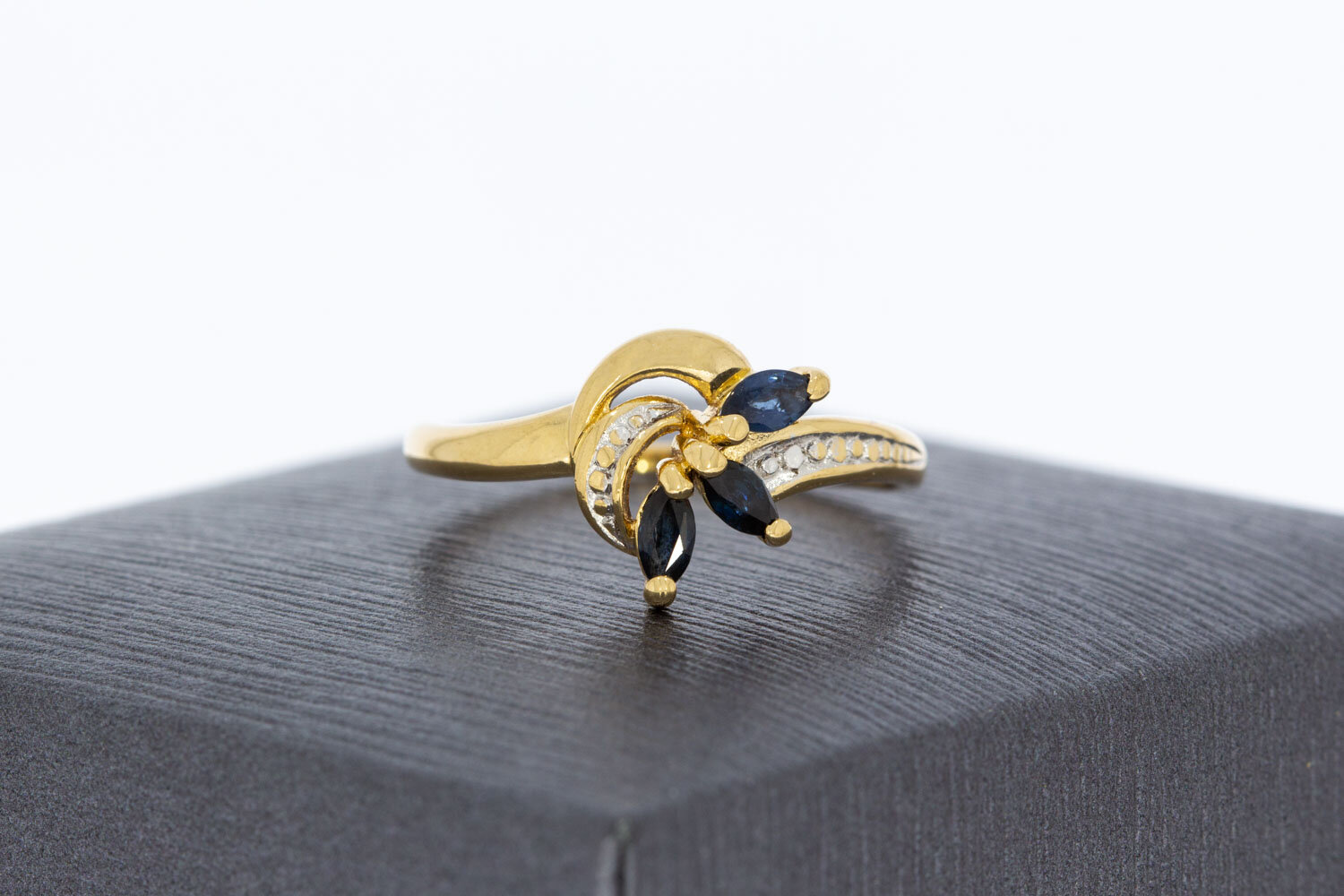 Saffier ring dames 18 karaat goud - 16,7 mm