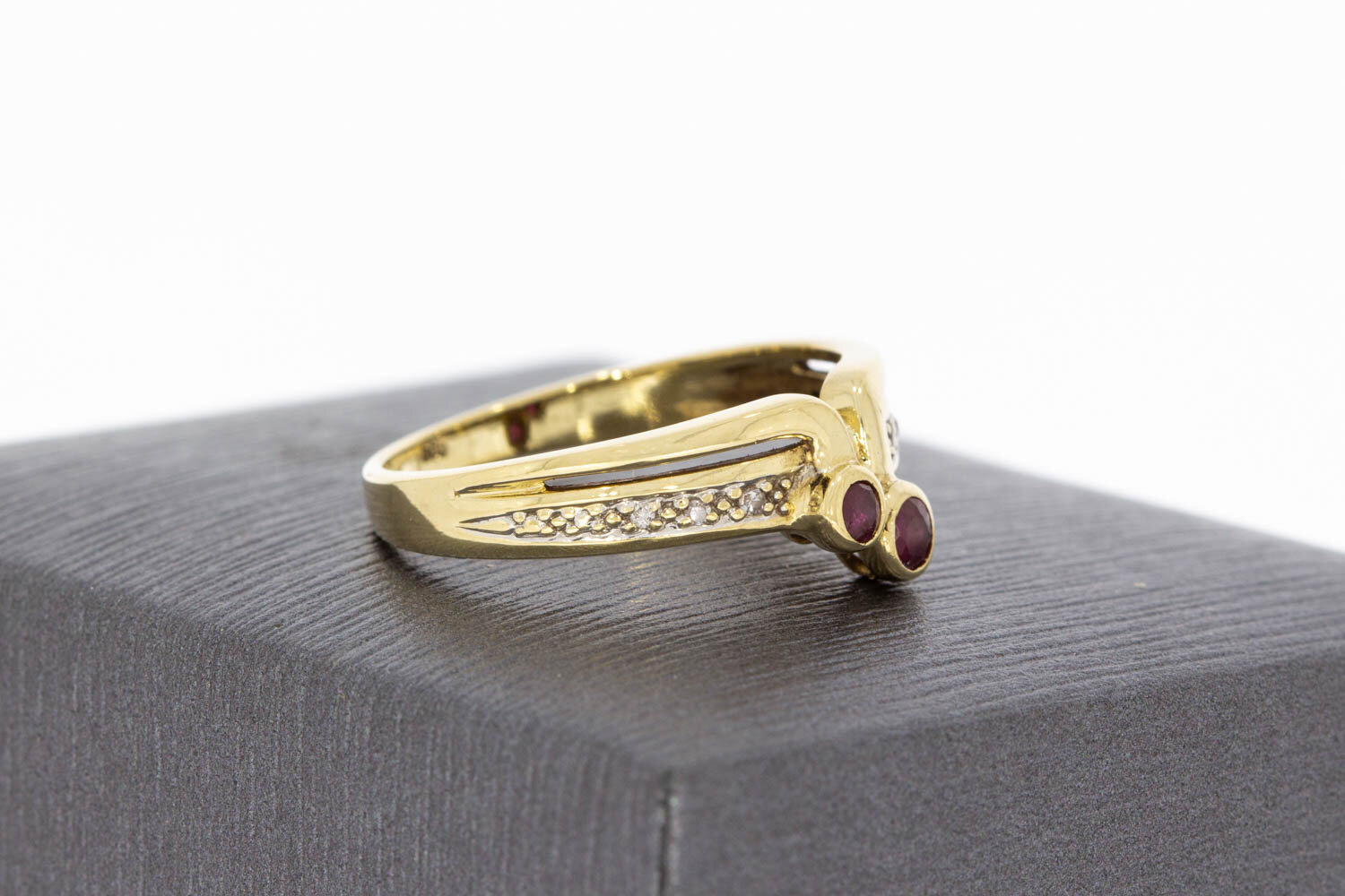 14 Karaat gouden edelsteen ring - 17,4 mm