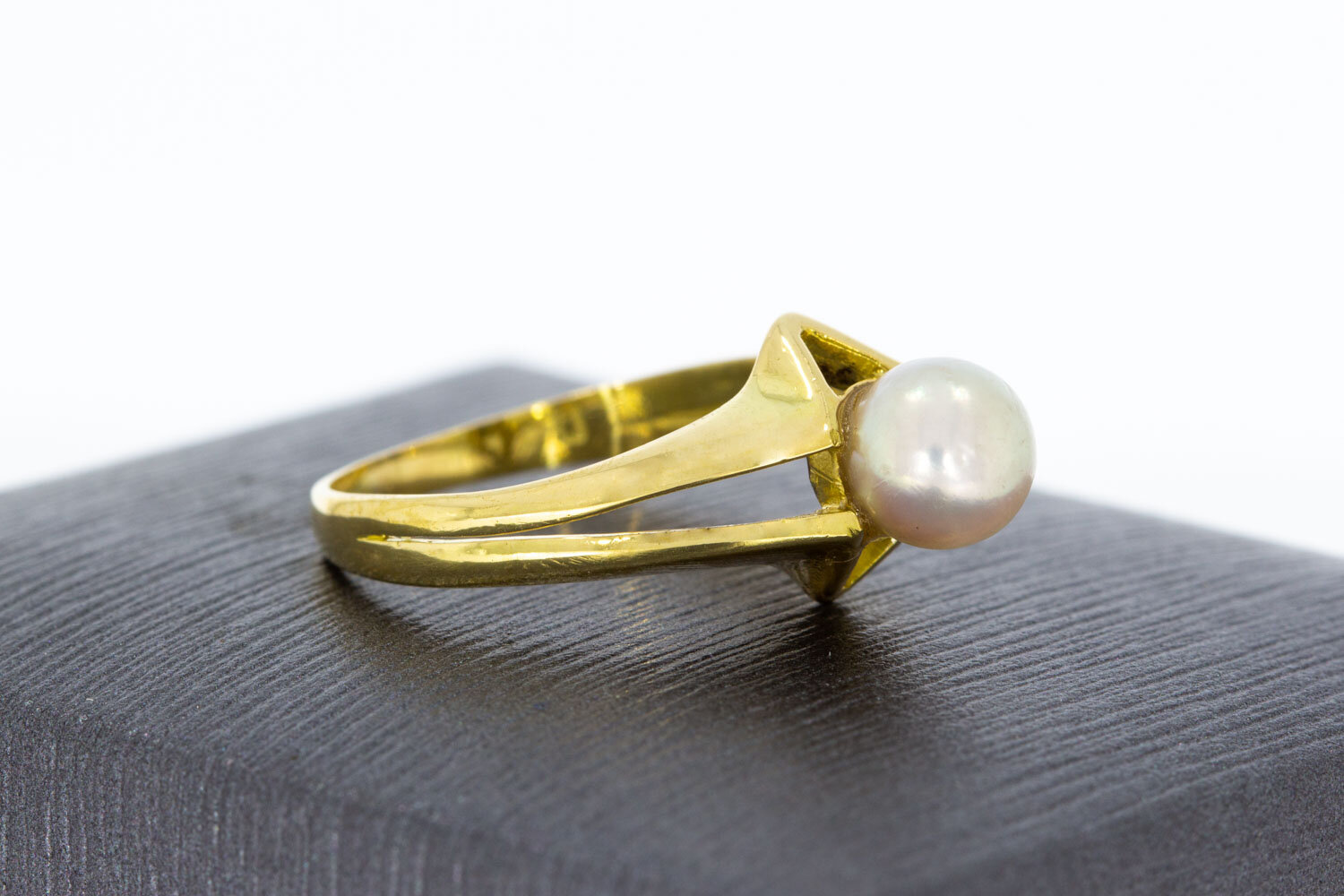 Solitaire 18 Karaat Parel ring - 16,7 mm