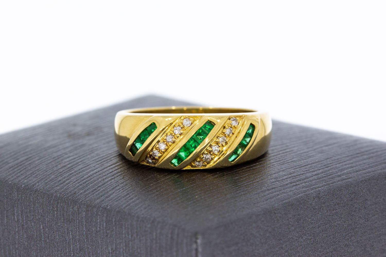 18 karaat Smaragd ring met diamant - 16,8 mm