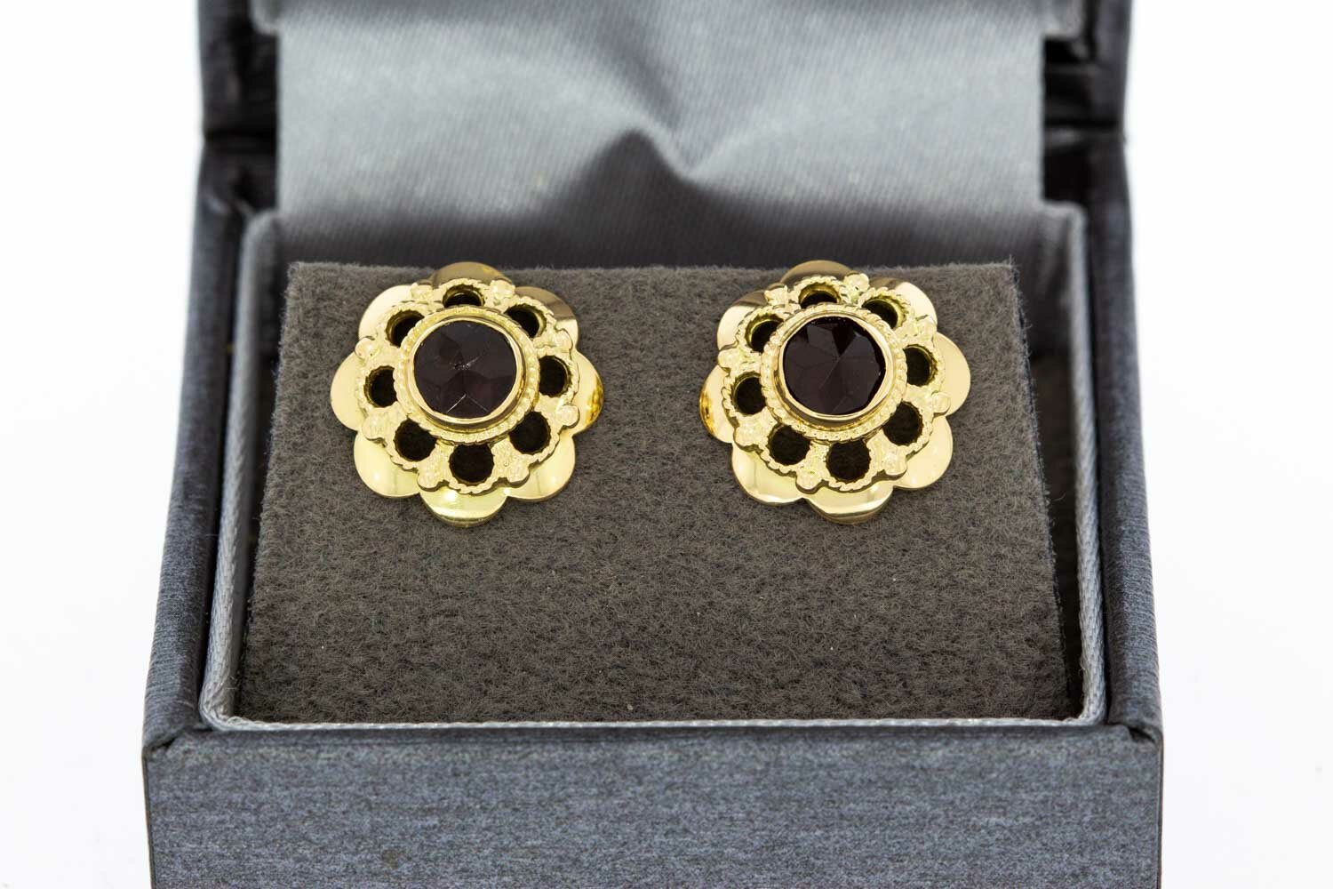 14 karaat goud Granaat oorknoppen - 1,2 cm