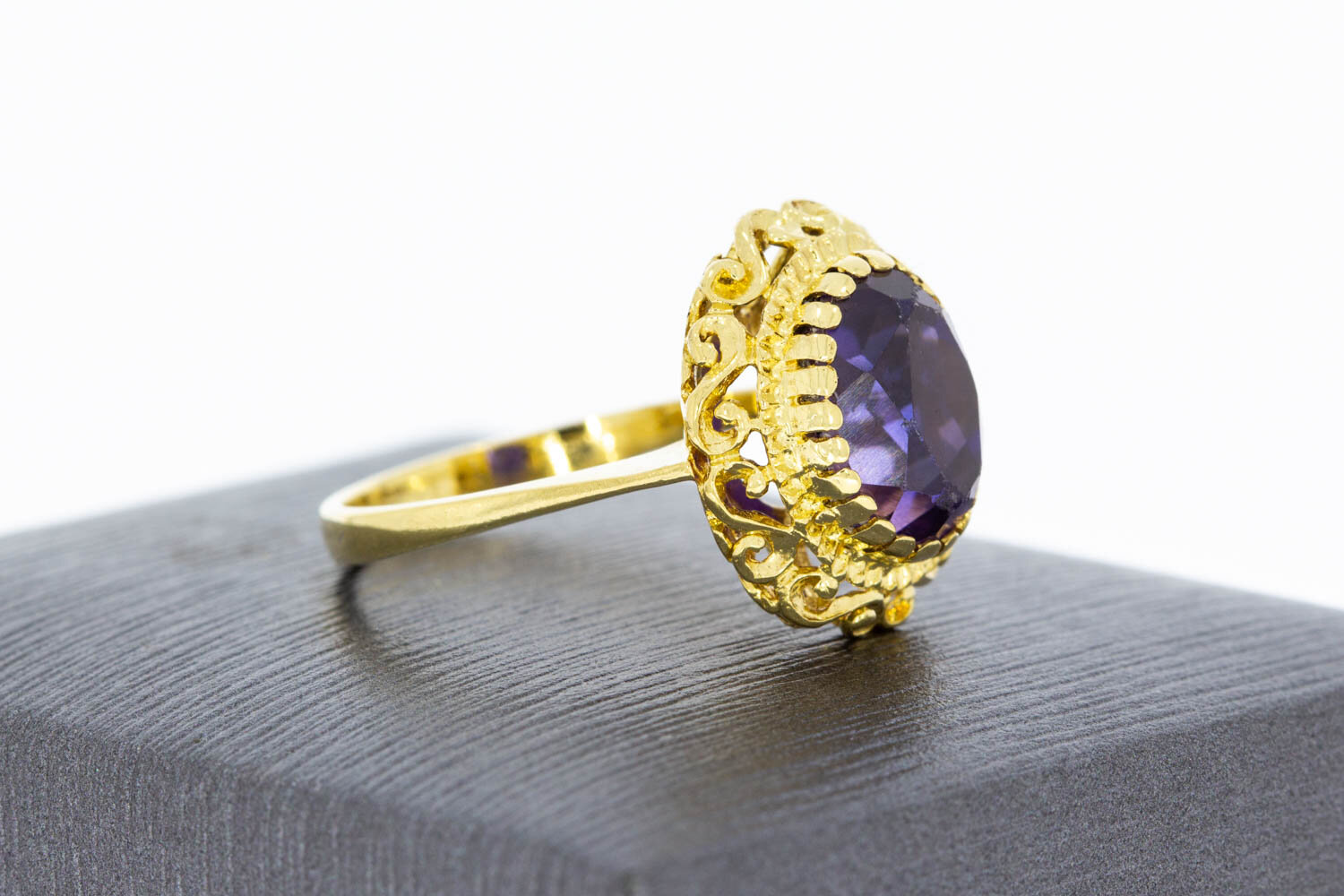 Amethist ring 18 karaat goud - 16,8 mm