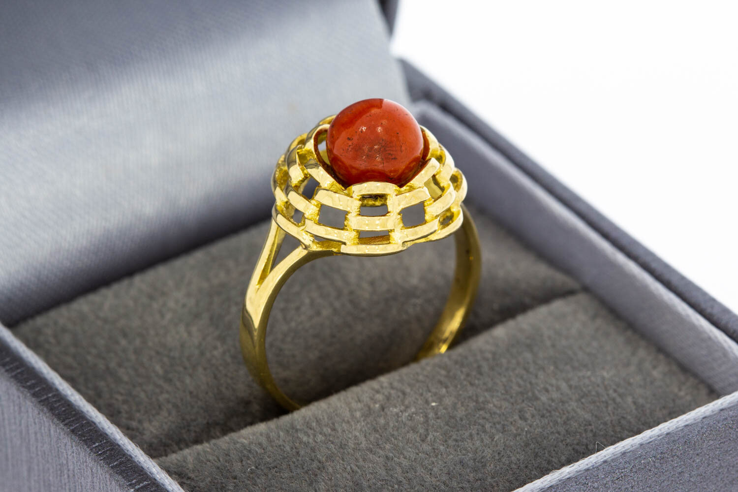 Bloedkoraal ring 18 Karaat - 16,8 mm
