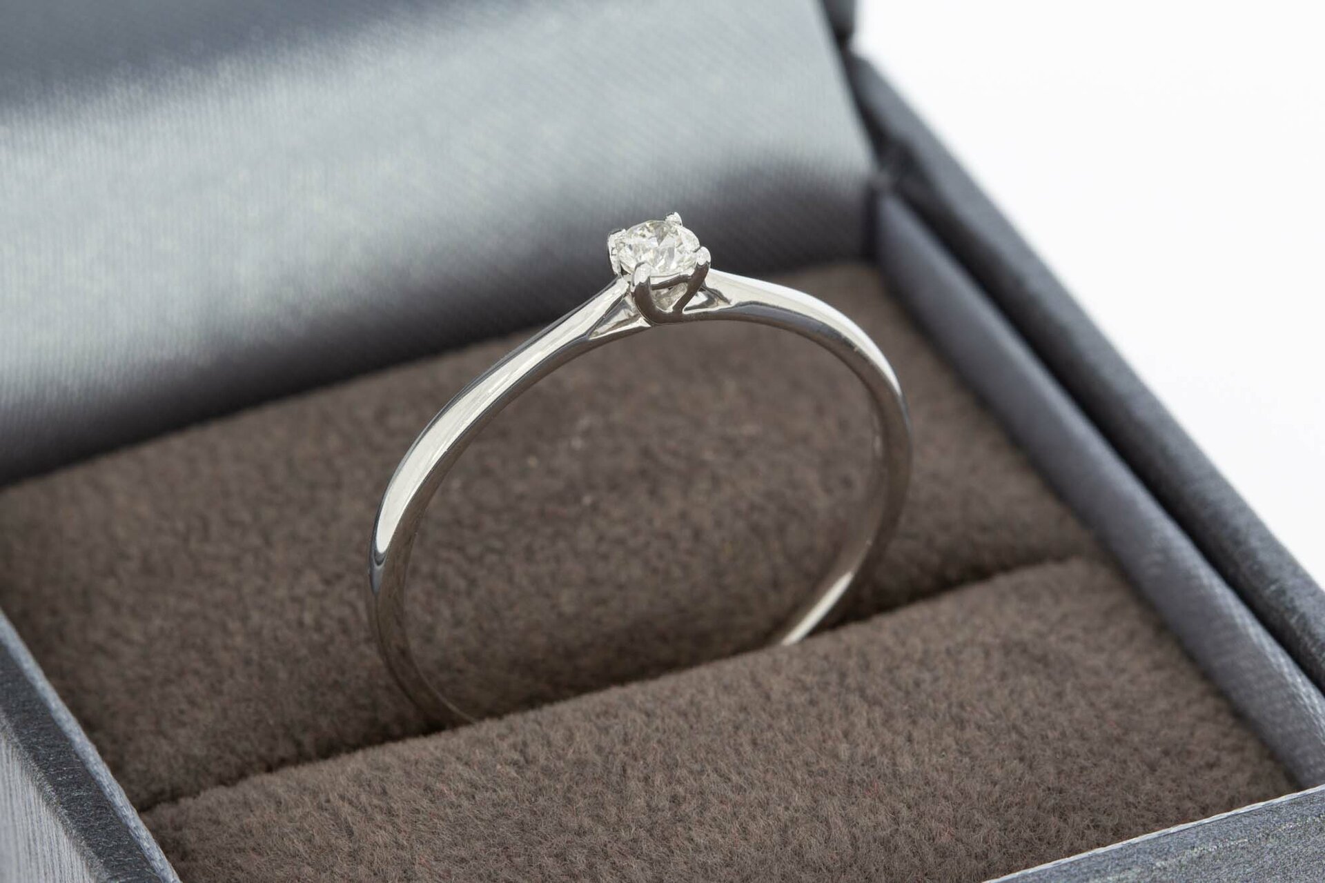 9 karaat Diamant damesring - 16,5 mm