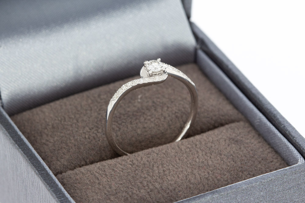 9 karaat dames diamant ringetje - 15,8 mm