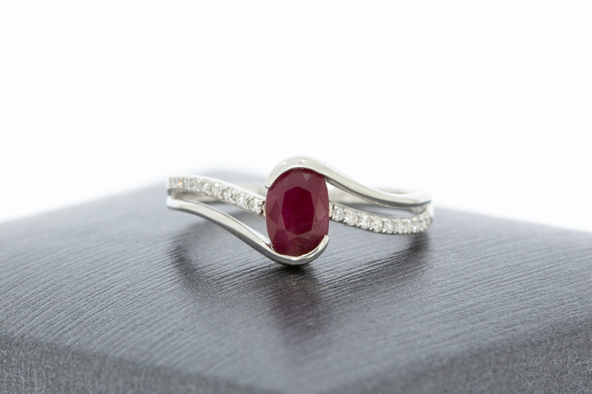 9 karaat (wit) solitair robijnring - 15,6 mm