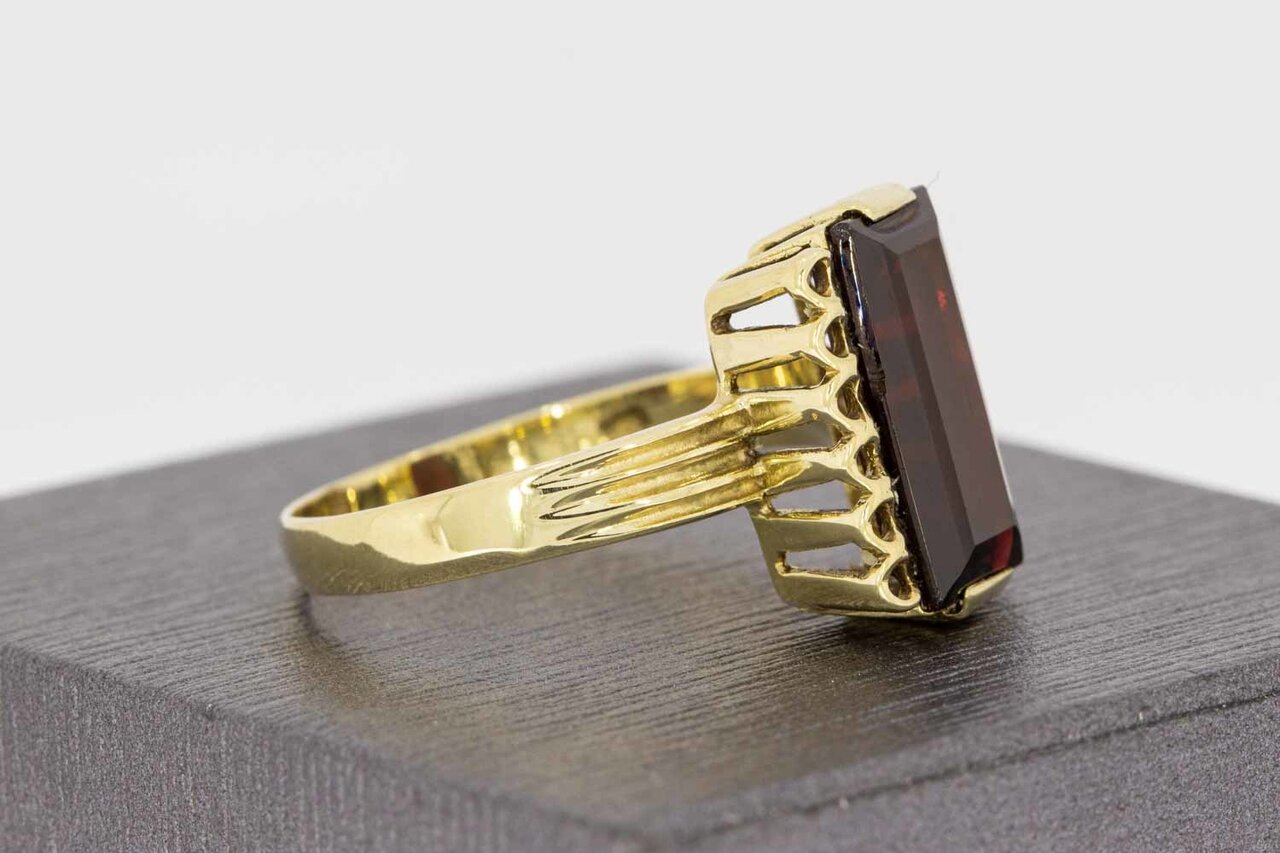 14 karaat gouden granaat ring - 19,1 mm