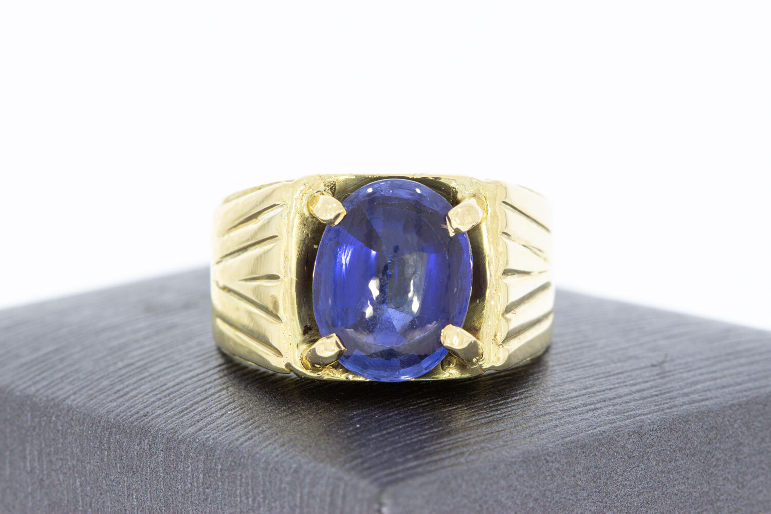 14 Karaat gouden blauwe Saffier ring - 19,8 mm