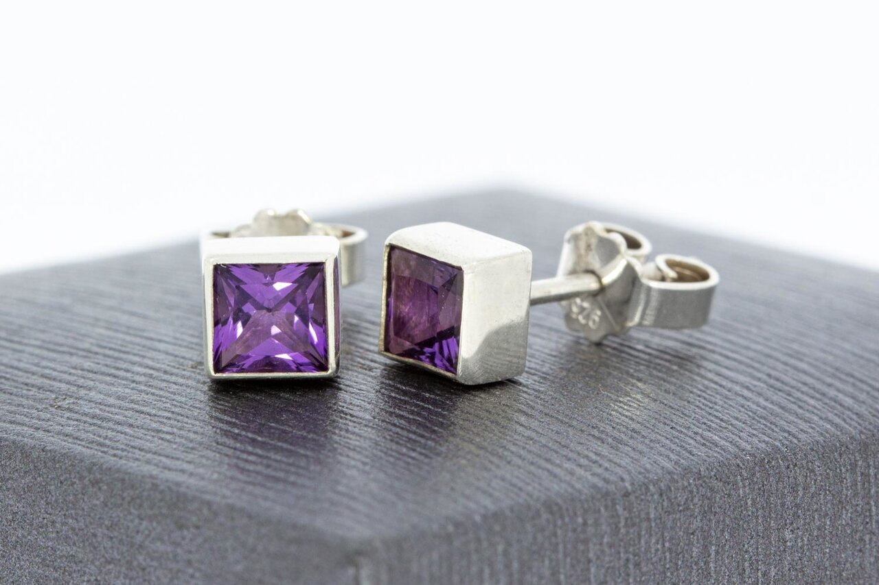 Zilveren oorknopjes met Amethist - 0,6 cm