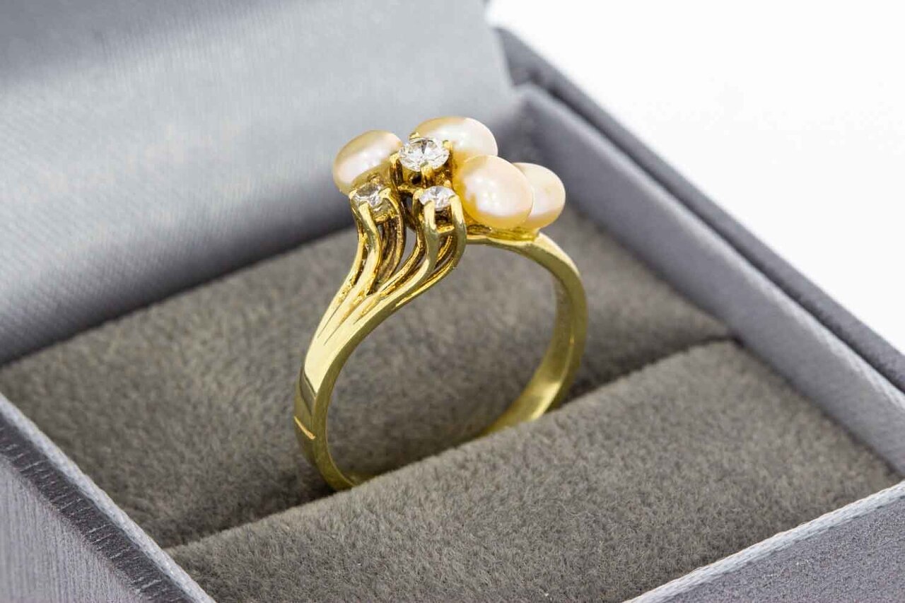 14 Karaat Parelring met Diamant - 15,8 mm