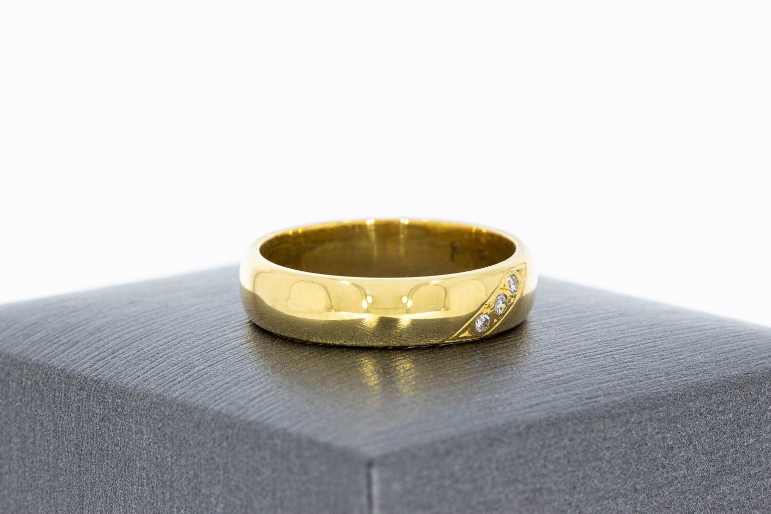 18 Karaat diamantjes ring  - 17,6 mm