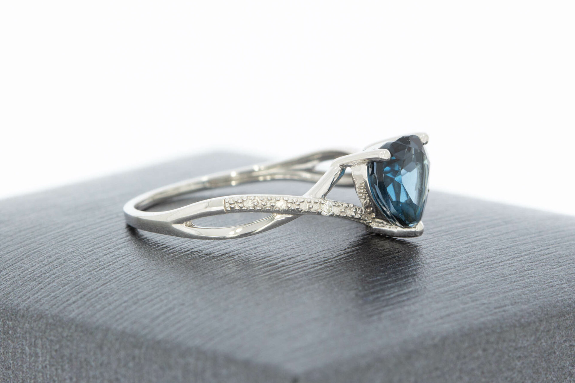 9 karaat Topaas hartjes ring - 16 mm