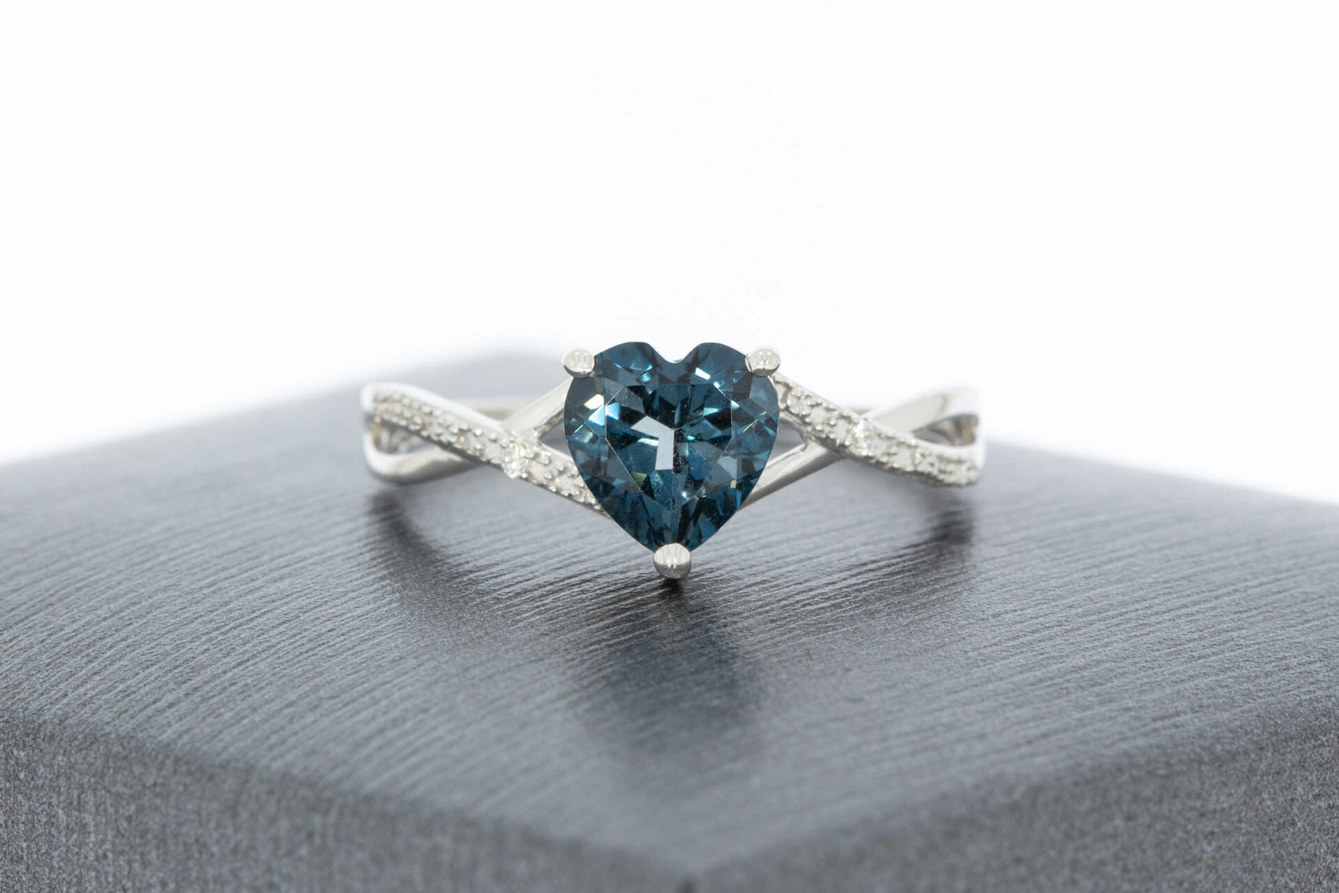 9 karaat Topaas hartjes ring - 16 mm