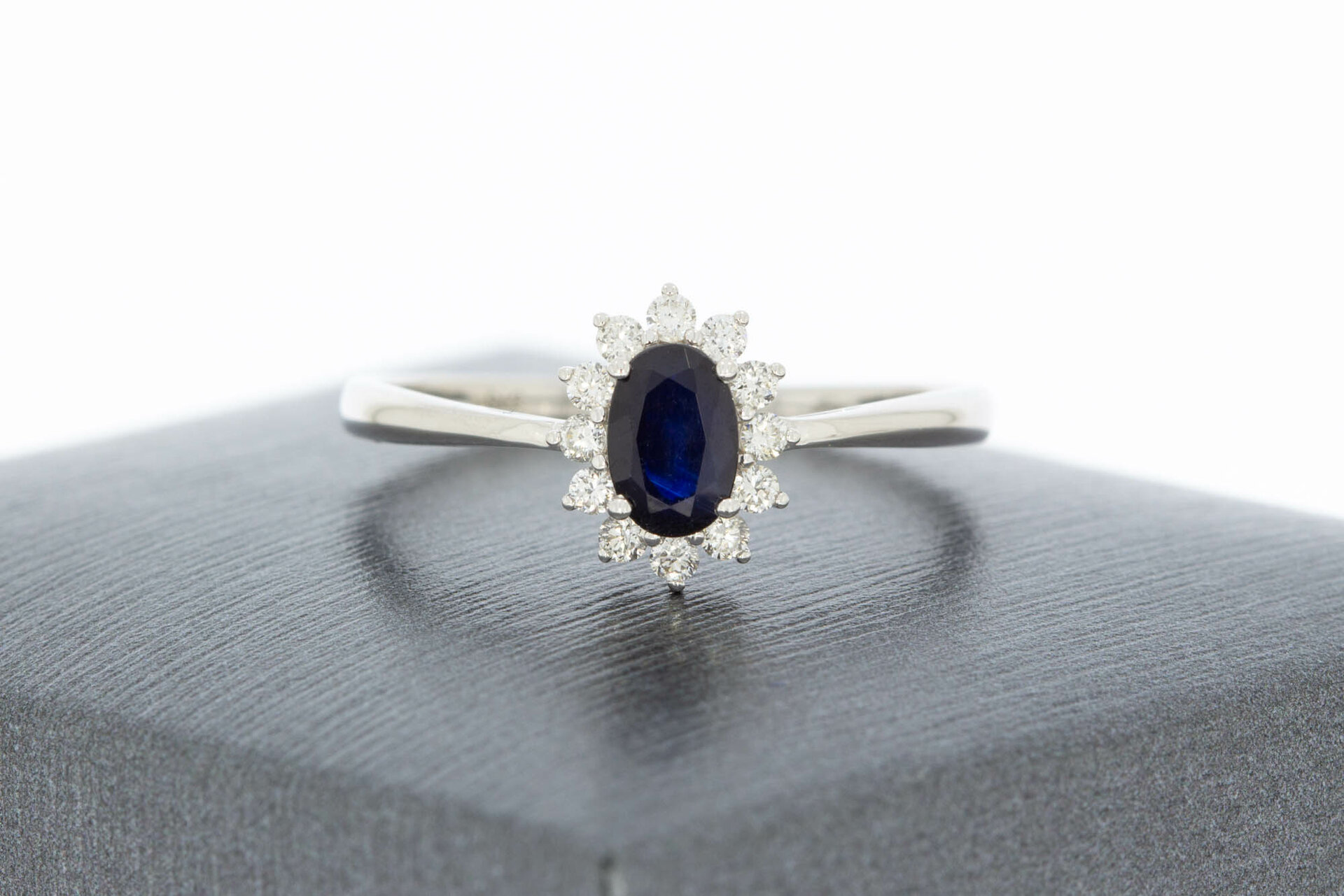 9 karaat witte saffieren ring - 18,3 mm