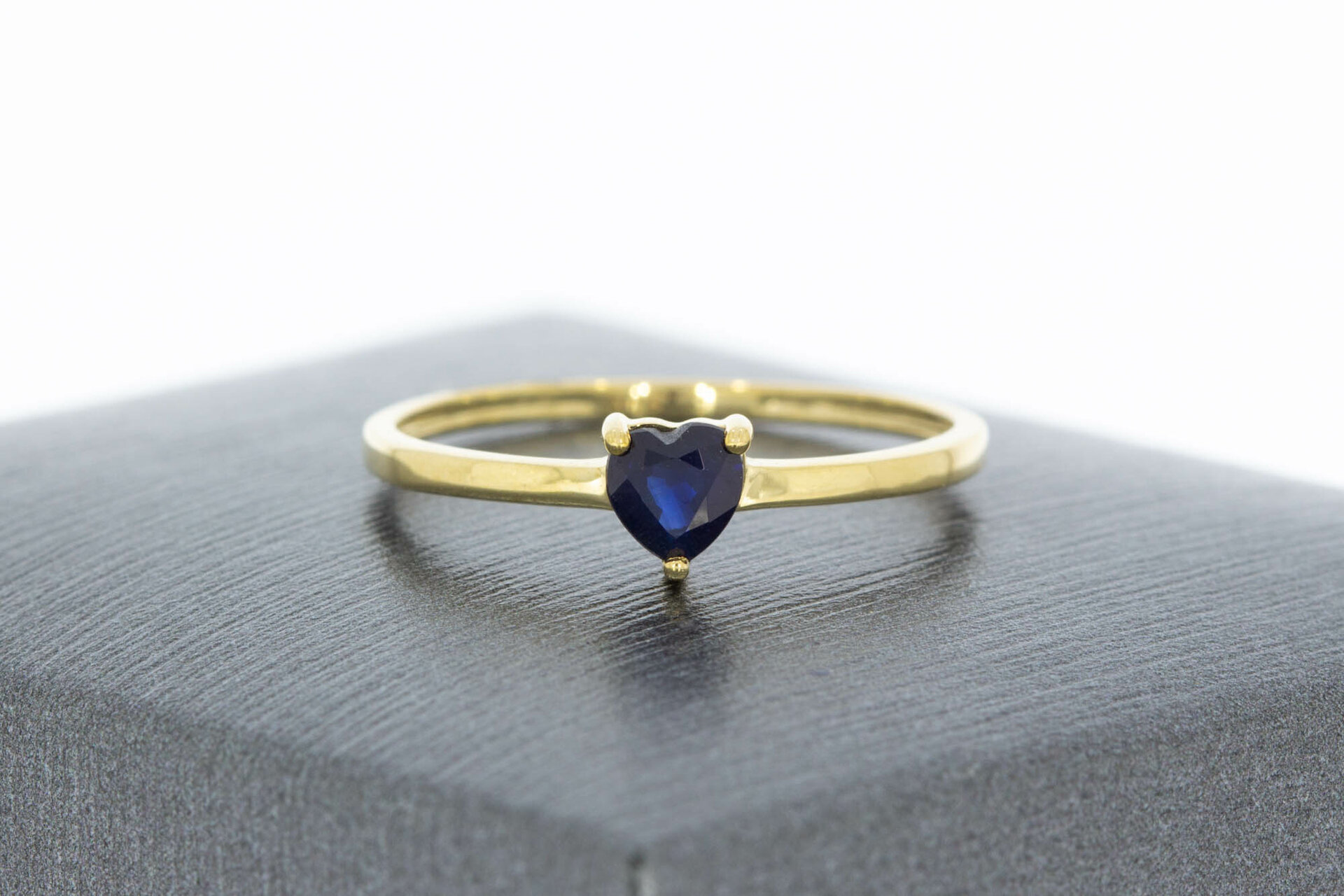 9 karaat solitaire saffierring - 16,4 mm