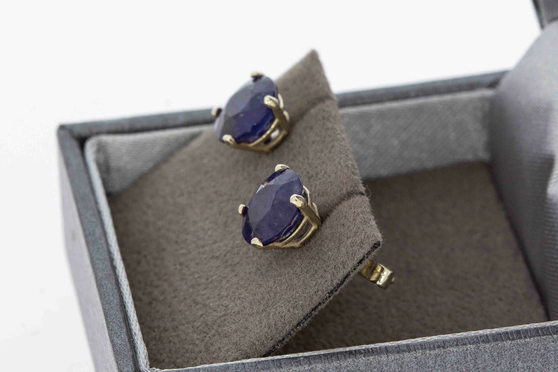 Saffier oorstekers 18 karaat goud  - 0,7 cm