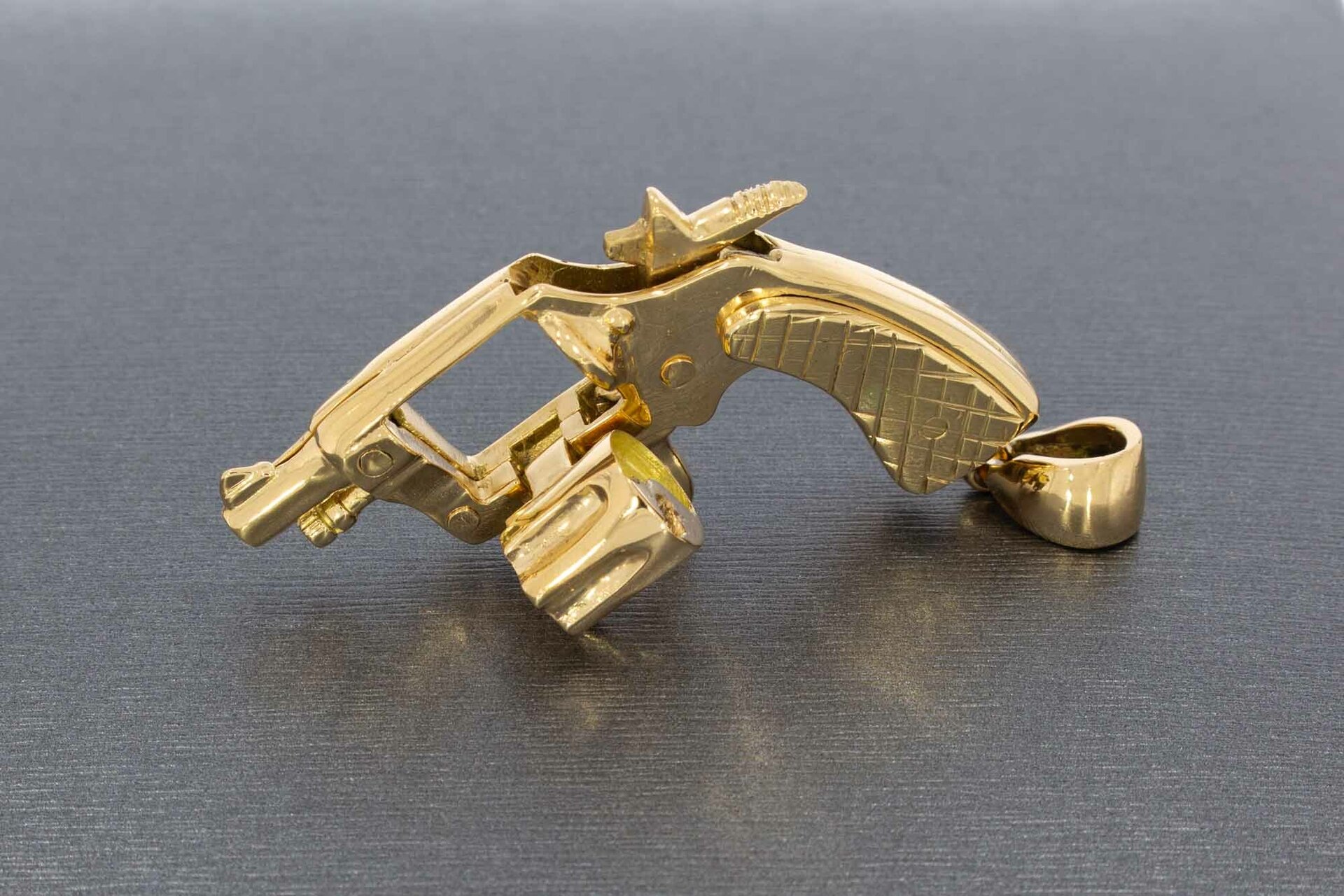 14 karaat gouden revolver hanger - 5 cm