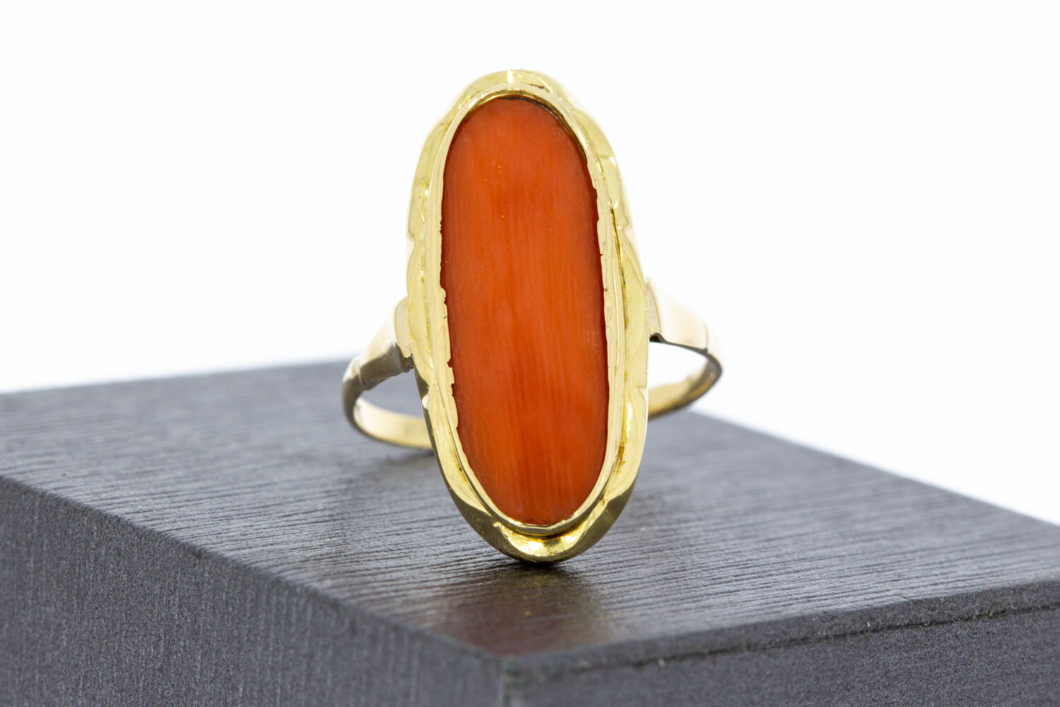 Bloedkoraal ring 14 karaat goud - 18,1 mm