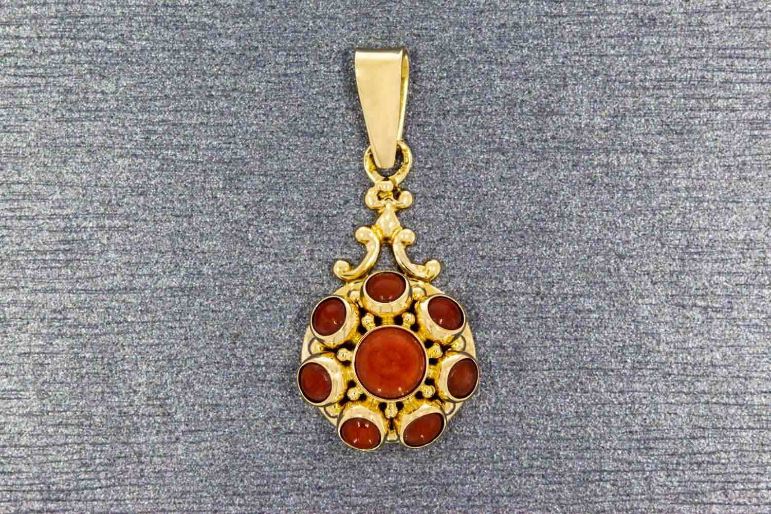 Bloedkoraal hanger 14 karaat goud - 2,9 cm