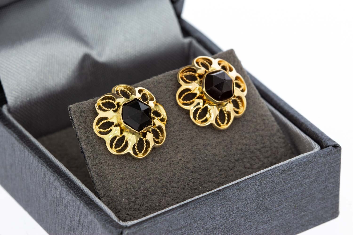 Granaat oorknoppen 14 karaat - 1,4 cm