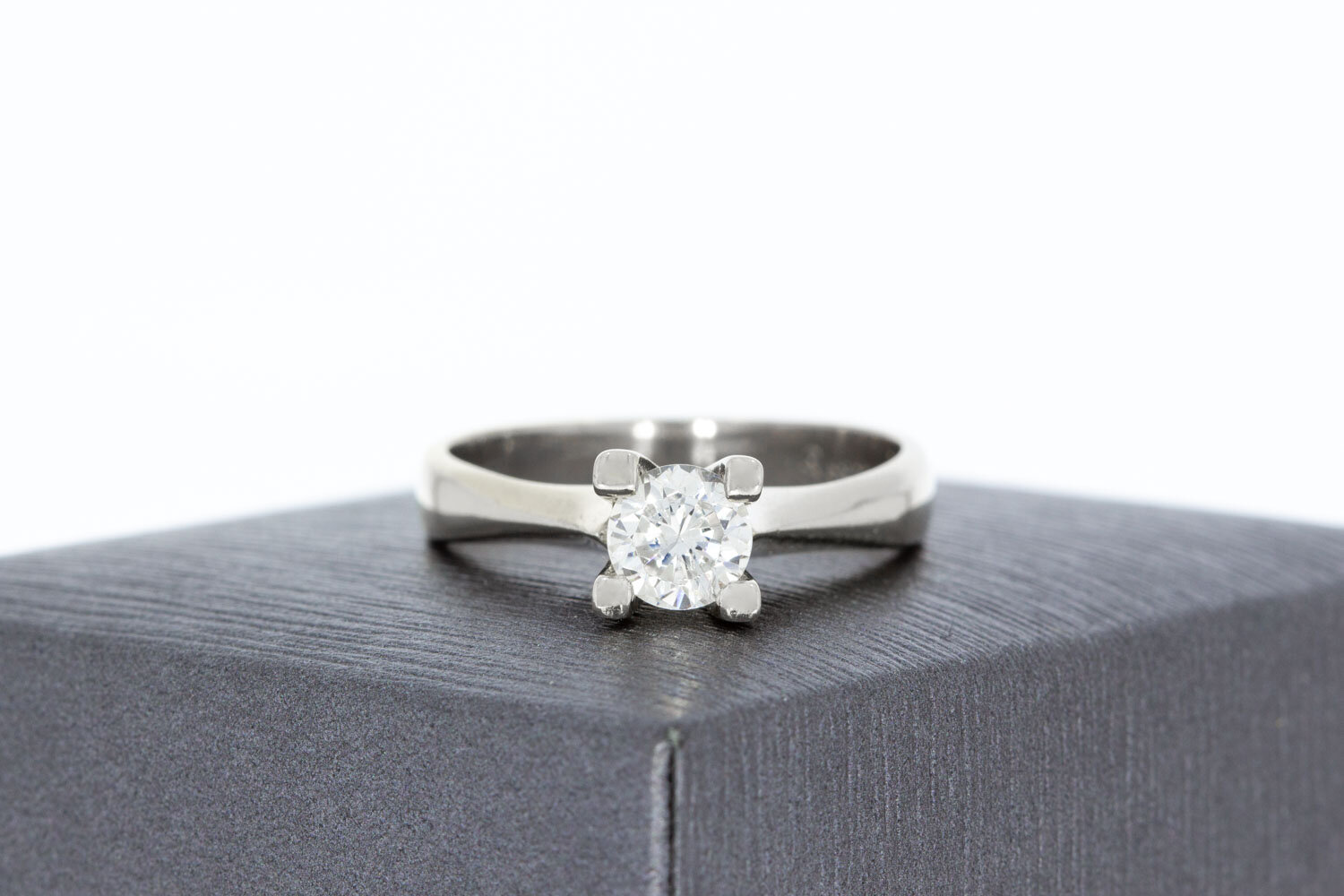 14 Karaat gouden Solitairring - 17,8 mm