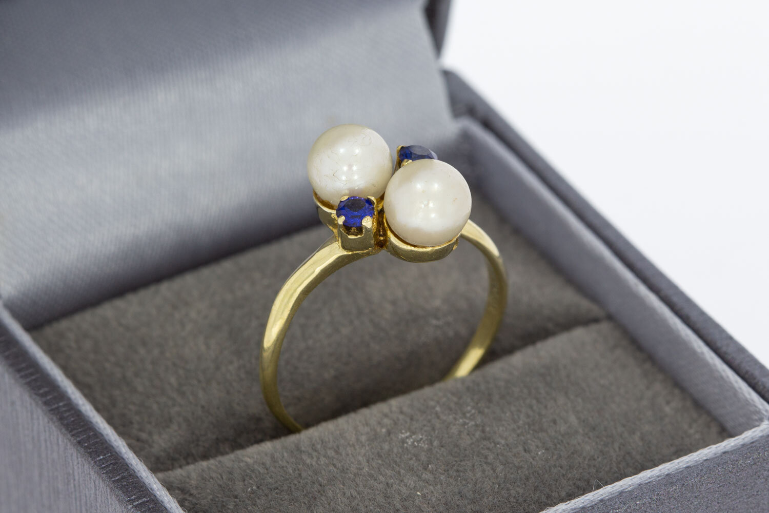 14 Karaat Parelring met Saffier - 17,6 mm