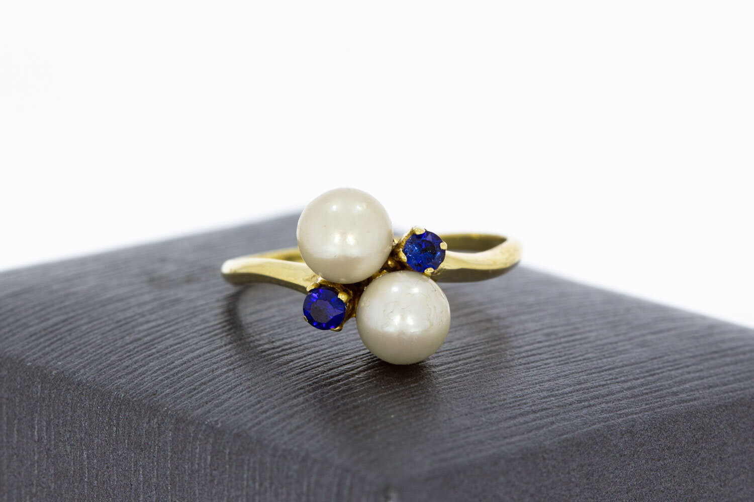 14 Karaat Parelring met Saffier - 17,6 mm