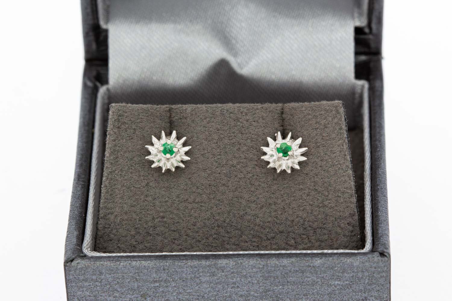 18 karaat Smaragd oorknopjes - 0,7 cm
