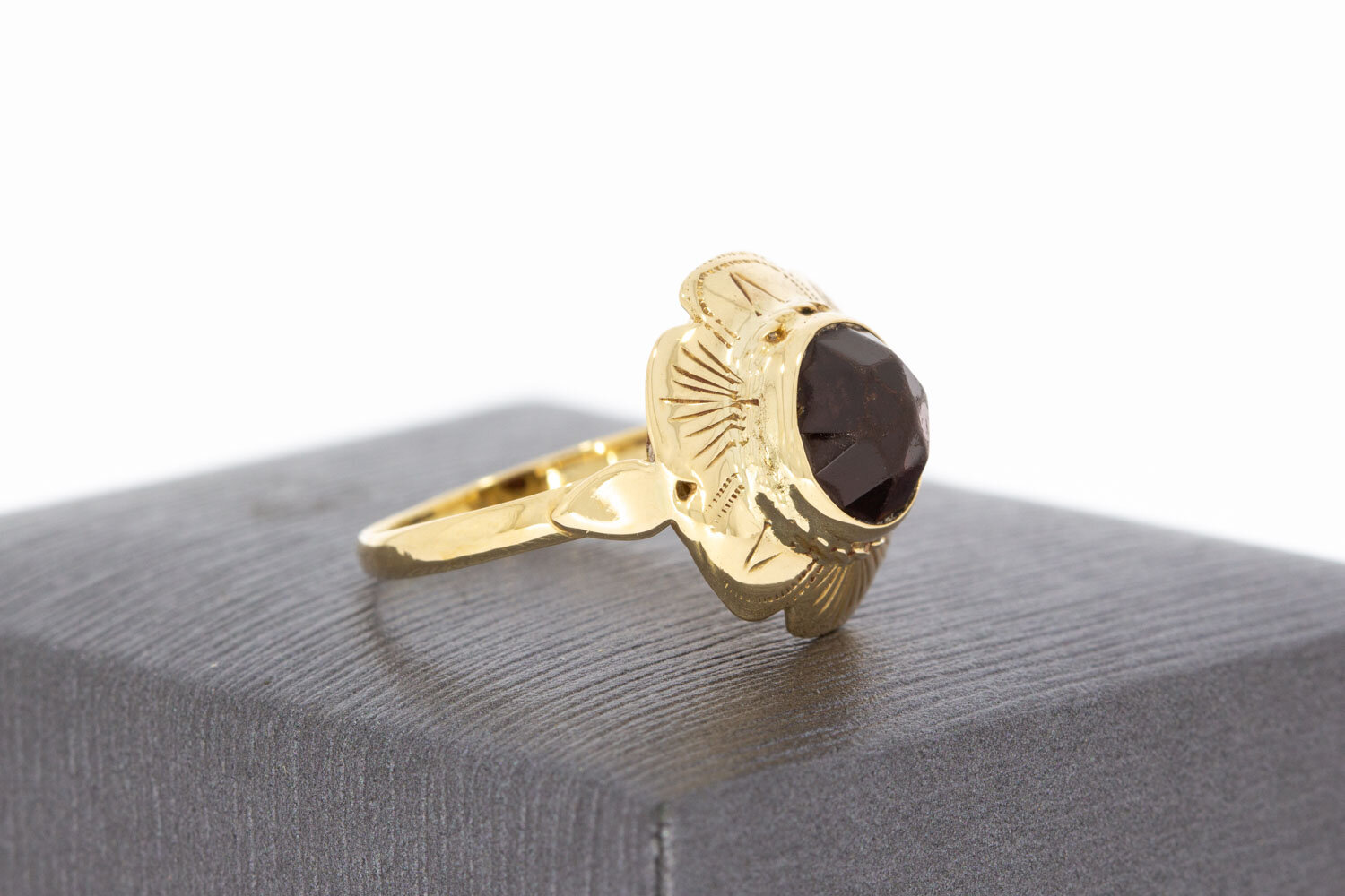 Granaat ring 14 karaat goud - 17,2  mm