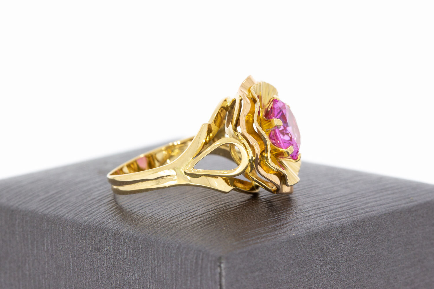 Spinel ring Spinel 18 karaat goud - 16,8 mm