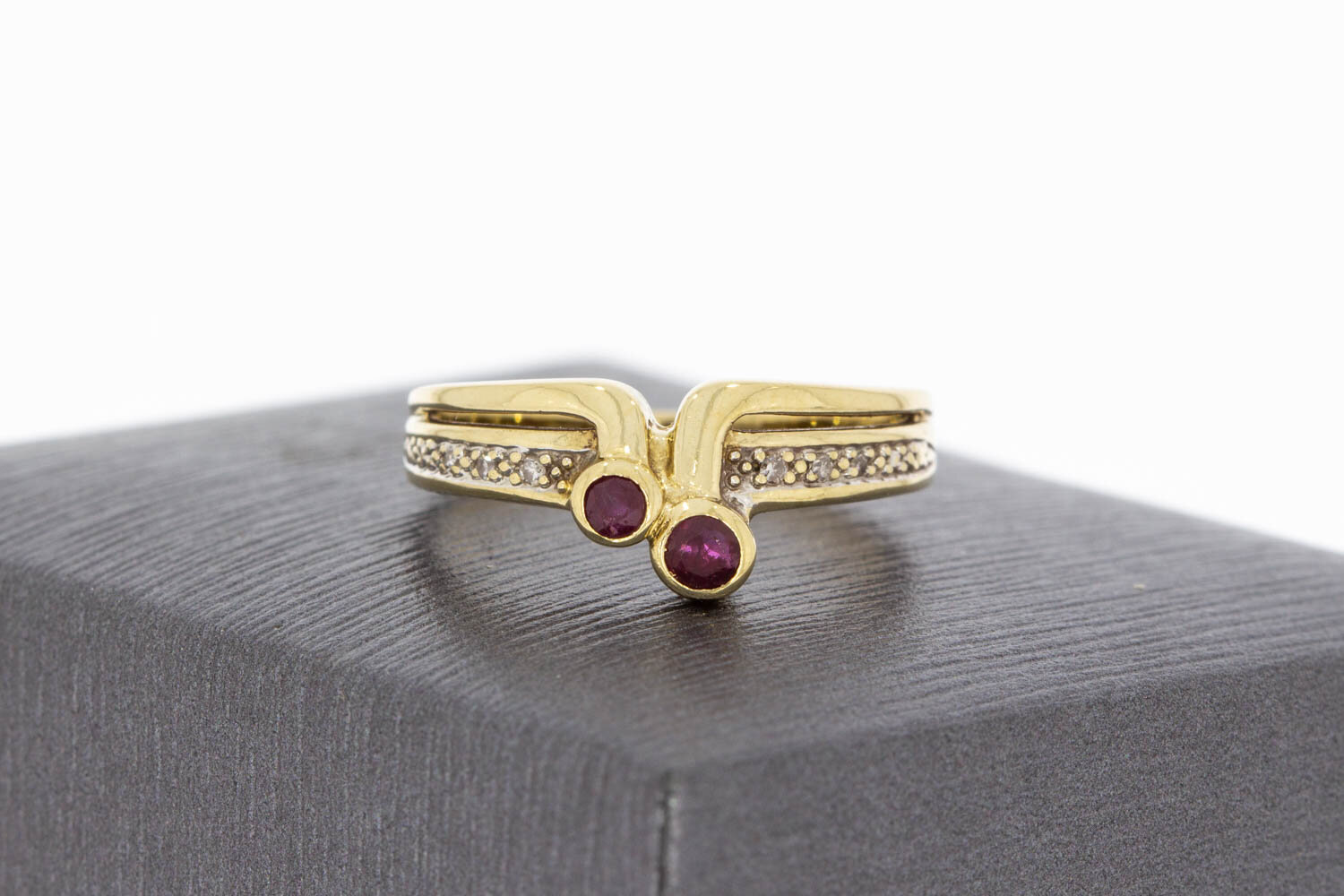 14 Karaat gouden edelsteen ring - 17,4 mm