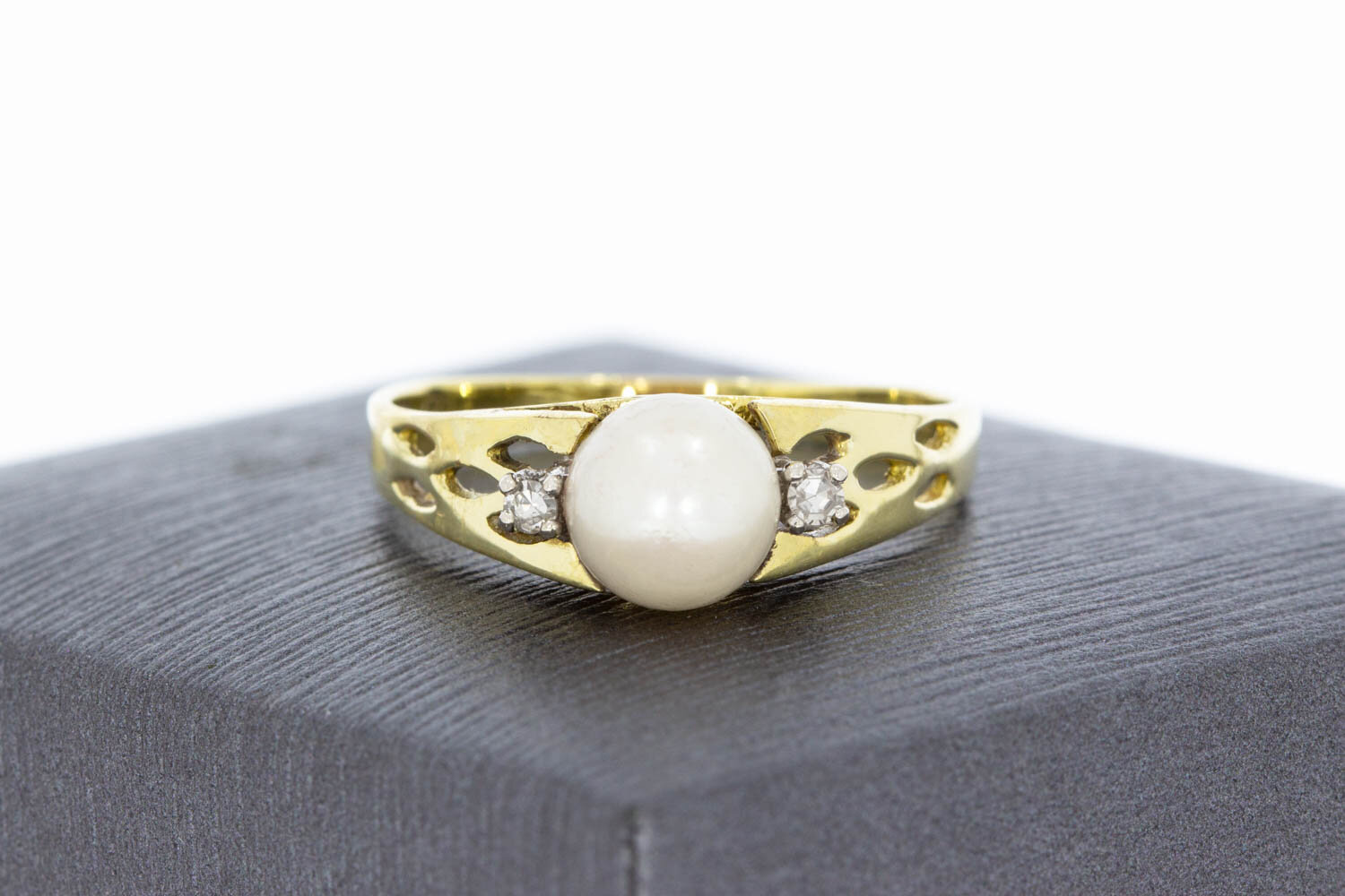 14 Karaat Parelring met Diamant - 18,7 mm